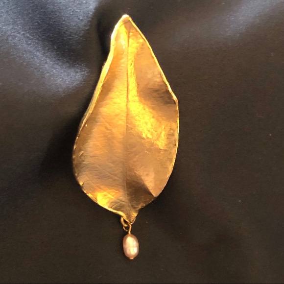 Vintage Leaf and pearl brooch by Celia Landman - Picture 4 of 4